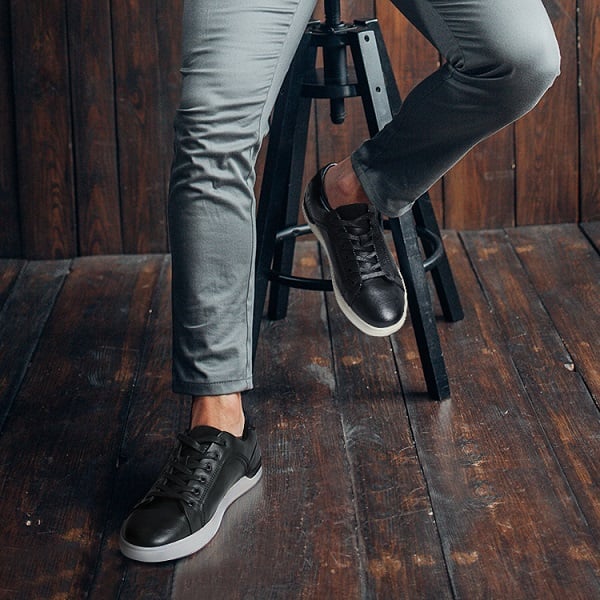 How To Style Black Shoes with Blue Jeans-Bruno Marc